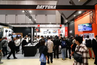 ハイスペックなメッシュインカム＆ドラレコに最強スマホマウント！新作満載のデイトナをチェック