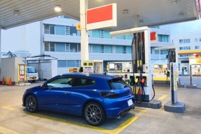 携行缶にガソリンをセルフ給油はNG？知らないと罰則も…消防法のルールを解説