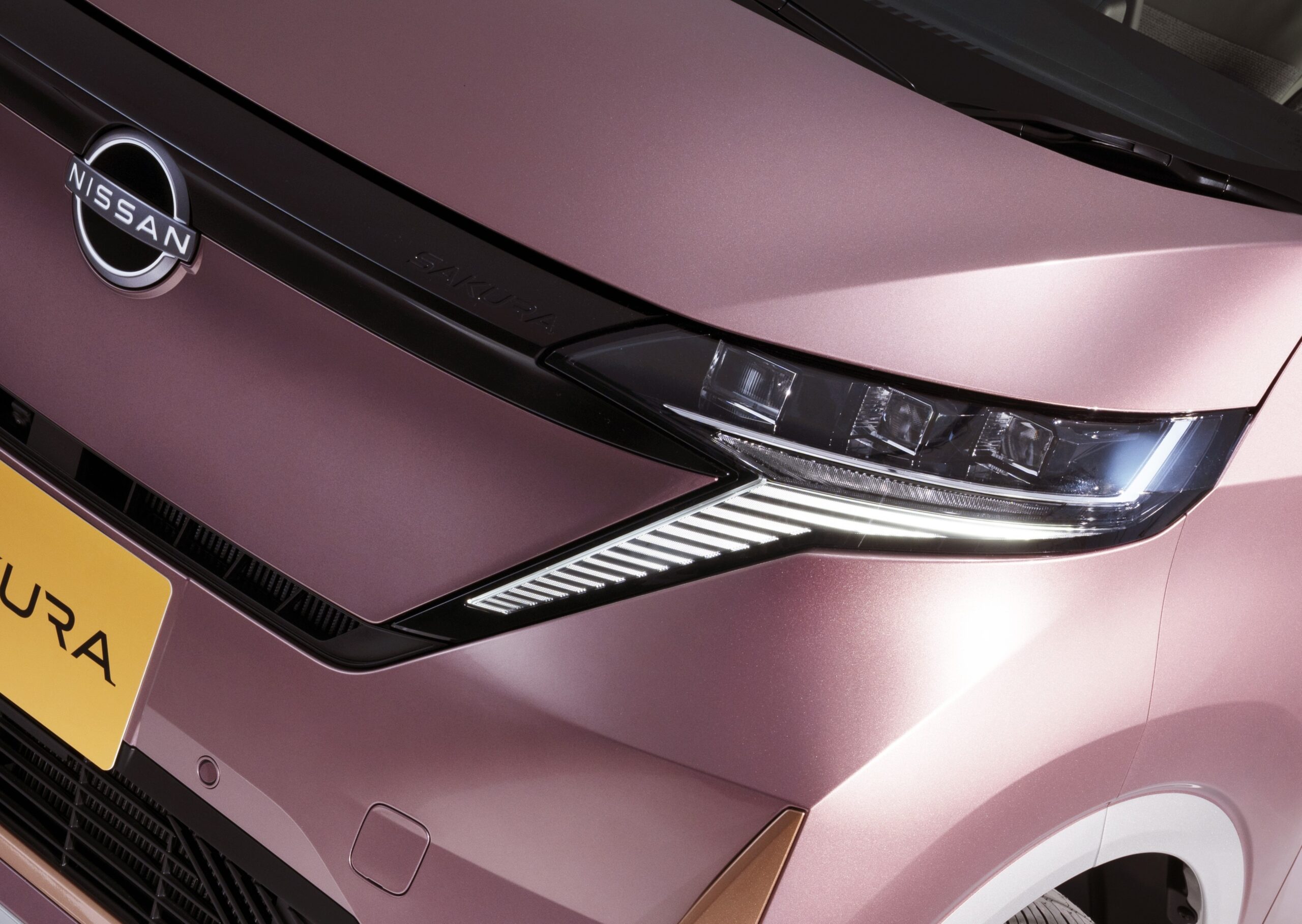 軽EV「日産サクラ」新デザインを先行公開 新グリル採用で上質な印象に