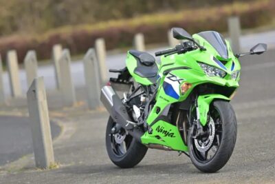 最大出力77PSのZX-4RRは刺激的な加速だけではなく「モード切替」でビギナーにも優しい懐の深いバイクだった