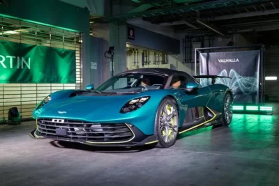 アストンマーティン世界限定999台「ヴァルハラ」日本上陸　F1技術搭載PHEVスーパーカー