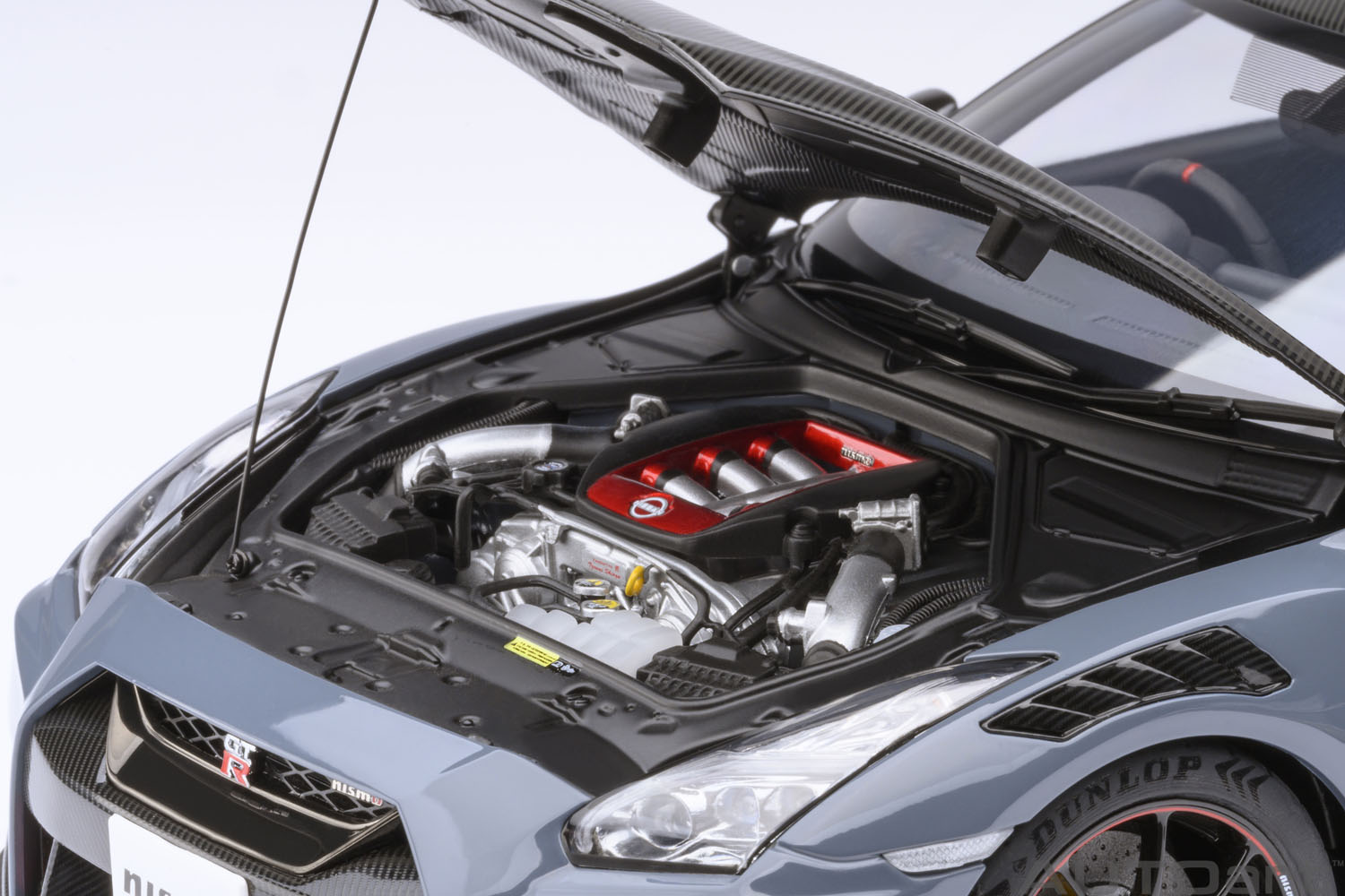 オートアート製「日産 GT-R ニスモ」登場 細部までリアルな1/18