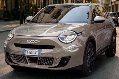 フィアット200台限定車「600 Hybrid La Prima Caffelatte」発売　上質ツートーン内装採用のカフェラテ仕様