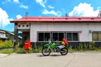北海道・根室本線の廃線跡へ　消えた鉄路と記憶を辿るバイク旅