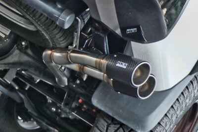 HKS新型「トライトン」用マフラー登場　静音×高性能で大人のチューニング