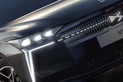DS新型「N°4 ETOILE HYBRID」発売　ガラスルーフ仕様の26台限定モデルも設定