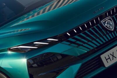 新型プジョー308 GT HYBRID発売　新デザイン＆ライオン発光エンブレム初採用で未来感アップ