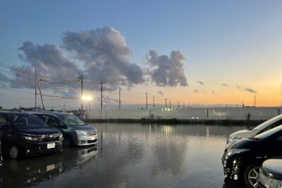 車が冠水・水没したらどうする？ やってはいけないNG行動と正しい対処法
