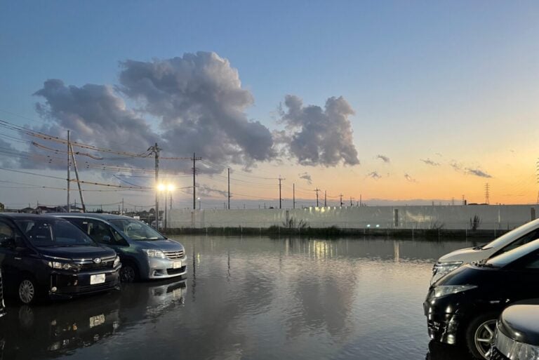 車が冠水・水没したらどうする？ やってはいけないNG行動と正しい対処法