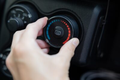 梅雨でも油断禁物！車内は40度超えも…「車内熱中症」の危険性と絶対に避けるべき行動とは