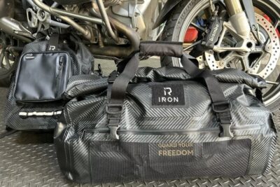 荷物の水濡れ対策は万全？バイクツーリング向けRIDEIRON防水バッグの実力