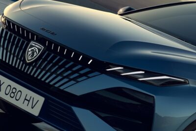 プジョー308 SW GT HYBRID発売　80台限定＆インガロブルー初採用