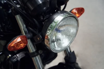 バイクのヘッドライトの黄ばみ、新品みたいな透明感を取り戻す方法はある？