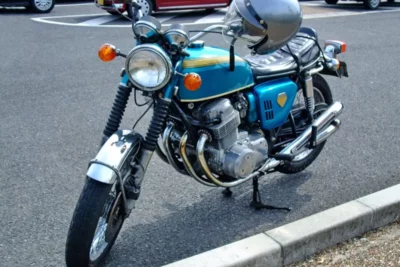 クラシカルなバイクによく似合うカスタムパーツ「フォークブーツ」、装着は意外と大変？