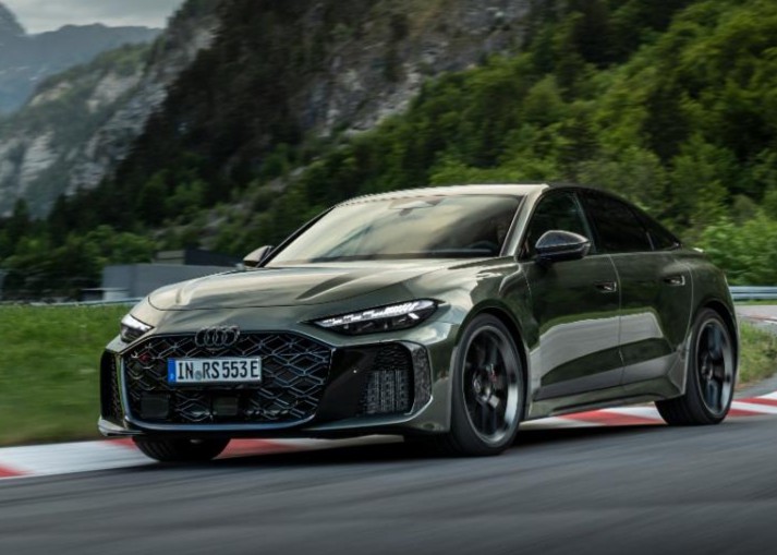 アウディ新型「RS 5」登場へ　Audi Sport初のプラグインハイブリッド搭載
