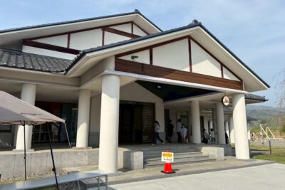 【山梨県】和紙作りが体験できる珍しい道の駅！「西嶋和紙の里かみすきパーク」で伝統文化と山梨グルメを満喫