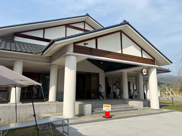 【山梨県】和紙作りが体験できる珍しい道の駅！「西嶋和紙の里かみすきパーク」で伝統文化と山梨グルメを満喫