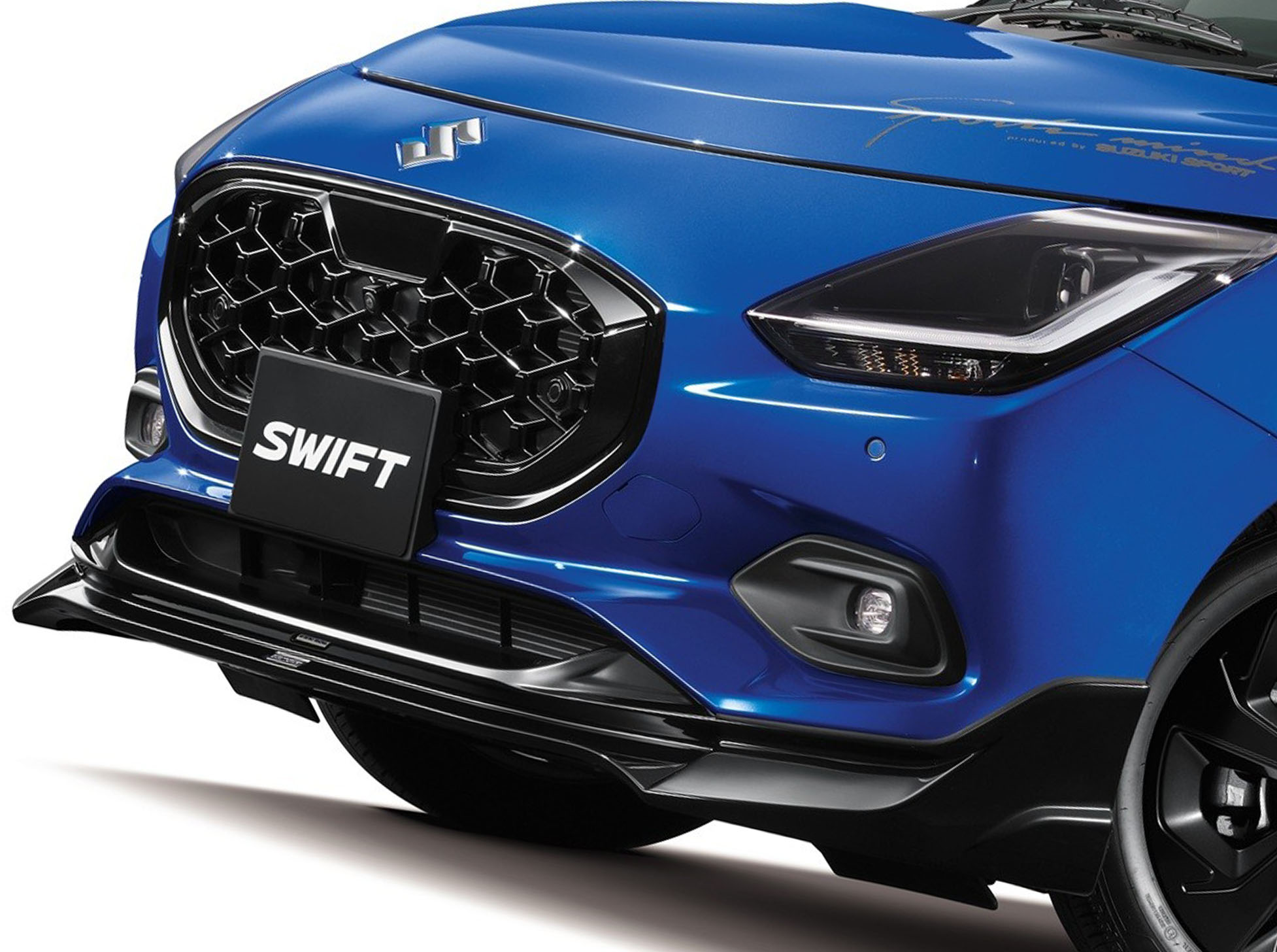 スズキ「スイフト」用の新エアロ発売 SUZUKI SPORTボディキットを推奨