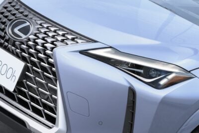 レクサス「UX300h Shining Essence」発売　新ボディカラーと上質装備を採用