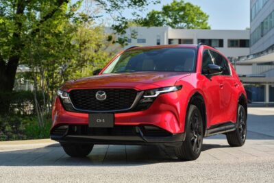 新型マツダCX-5が受注1万台突破！SNSでは「コスパ最高」「物理ボタン廃止は残念」の声も