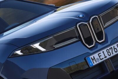 BMW新型iX3が日本発売　航続906km・最大320kW急速充電に対応