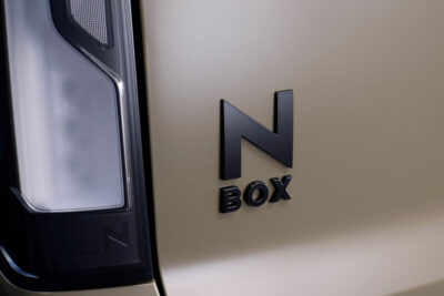 ホンダ「N-BOX」がマイナーチェンジ！新デザインに「イカツくて好き」「昆虫みたい」と賛否