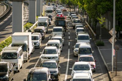 高速道路はどこから「渋滞」？時速40km以下だけではない意外な定義