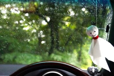 最近増えてるオートワイパー、どうやって雨粒の量を見分けてるの？