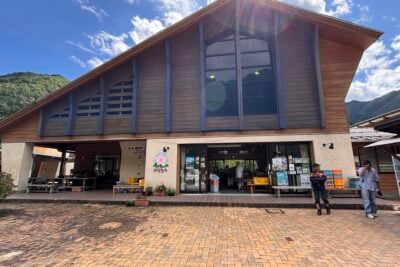 【岐阜県】炭酸泉で炊いた「鉱泉粥」と五平餅を堪能！「道の駅 南飛騨小坂はなもも」