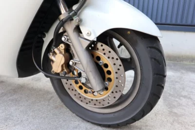 バイクのタイヤを太くしたい！カスタムの際に注意すべきことは？