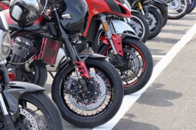 バイクの定番ホイール、スポークホイールとキャストホイールはどう違うの？
