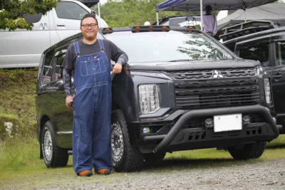 16インチ化で黒デリカをワイルドに仕上げるXJ08ホイール 三菱 デリカD:5【みんなのクルマ】