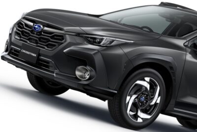 スバル「クロストレック」が全車ストロングハイブリッドに！　新色イグニッションレッドも追加