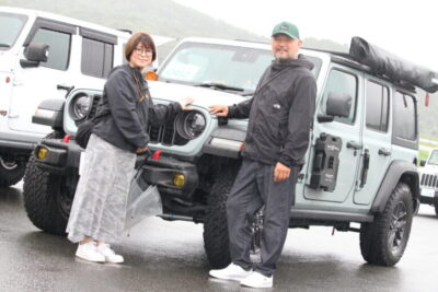 新旧ラングラーからカスタムJEEPまで約300台！ 富士スピードウェイを埋め尽くした「ジープファンミーティング2026」