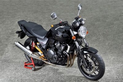 新型だけじゃない!? ここにきて人気再燃の旧型CB400SFを長く楽しみたいなら抑えておきたいカスタムでのアップデイト