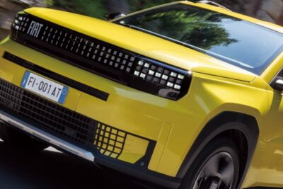 フィアット新型「グランデ パンダ」11月7日発売！　初代のデザインを継承したレトロで個性的なSUV